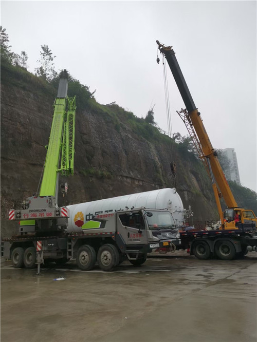 汝南县“不怕风雨冻”—— 吊车的 “恶劣环境适应” 技术